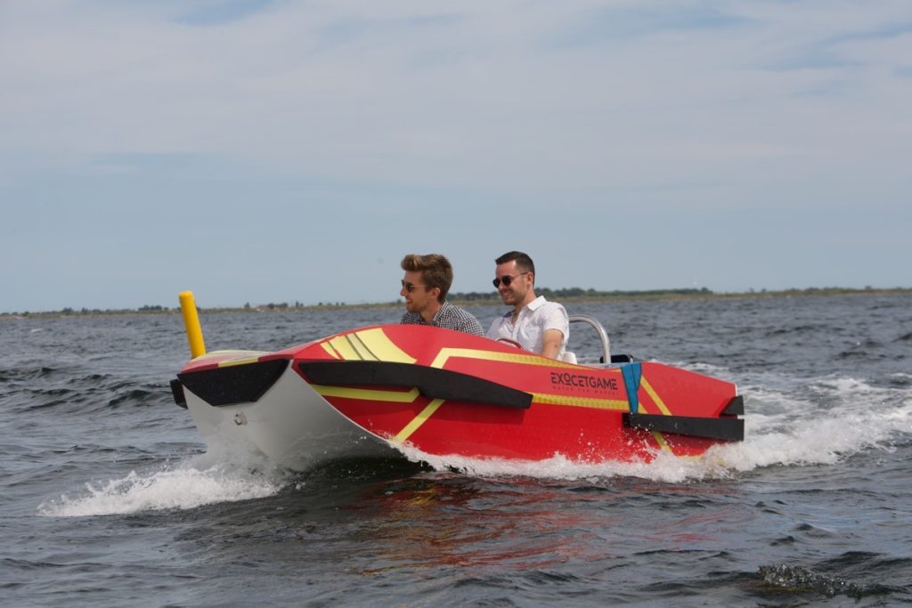 bateau électrique avec les deux dirigeants de SMVE Performance